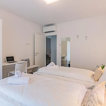 Dei Venti - Tivan By Curtiaffitti * Pianello Del Lario