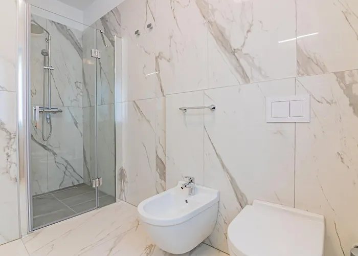 Dei Venti - Tivan By Curtiaffitti * Pianello Del Lario